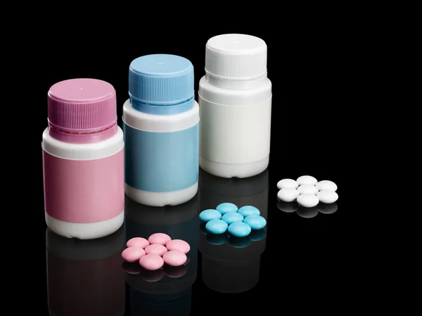 Plastové lahvičky s léky. — Stock fotografie