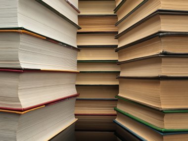 kitaplardan yığını