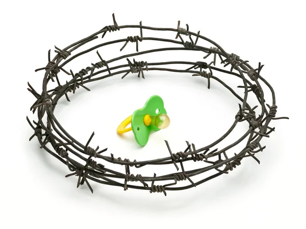 The childhood behind a barbed wire — Stock Photo, Image