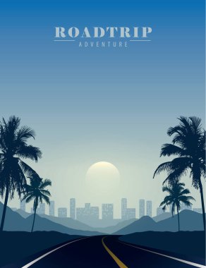 Yaz cenneti yolu şehir merkezine doğru gün batımında tropikal palmiye manzarası