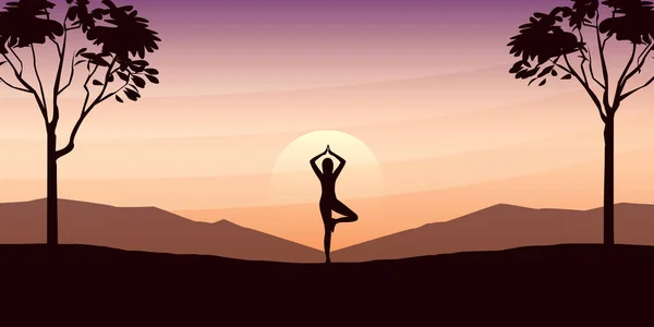 Yoga meisje op mooi landschap met grote bomen en uitzicht op de bergen bij zonsondergang — Stockvector