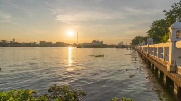 Chao Phraya River Early Morning Sunrise Water Transportation Time Lapse — Stock Video