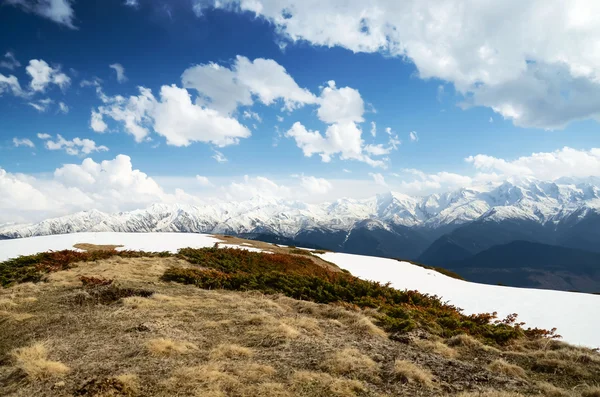 Early spring in the mountains — Stock Photo, Image