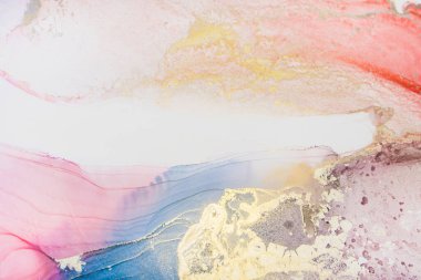 Alkol mürekkebi tekniğinde soyut akışkan resim, mavi, kırmızı ve altın rengi boya karışımı. Altın damarlar parlayan mermer taşlar. Yüksek çözünürlük Donmuş boya karışımları, inanılmaz desenler ve lekeler örüyor..