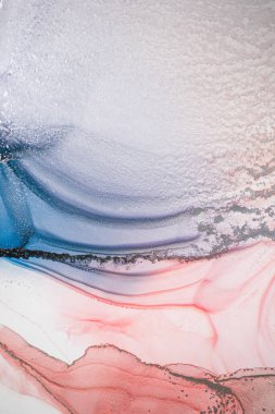 Alkol mürekkebi tekniğinde soyut akışkan resim, mavi, kırmızı ve altın rengi boya karışımı. Altın damarlar parlayan mermer taşlar. Yüksek çözünürlük Donmuş boya karışımları, inanılmaz desenler ve lekeler örüyor..