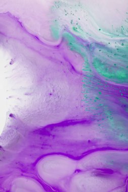 Soyut akrilik resim. Mermer mavisi soyut arkaplan. Sıvı mermer deseni. El boyası arka plan, karışık sıvı kırmızı, mavi ve yeşil boyalarla. Modern sanat. 