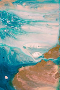 Soyut akrilik resim. Mermer mavisi soyut arkaplan. Sıvı mermer deseni. El boyası arka plan, karışık sıvı kırmızı, mavi ve yeşil boyalarla. Modern sanat. 