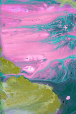 Soyut akrilik resim. Mermer mavisi soyut arkaplan. Sıvı mermer deseni. El boyası arka plan, karışık sıvı kırmızı, mavi ve yeşil boyalarla. Modern sanat. 