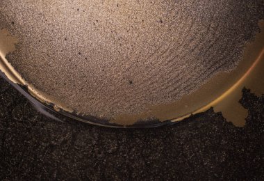 Altın yaldızlı arka plan, parlak parlak ışık konfetisi. Modern sanat. Soyut renkli duvar kâğıdı. Afişler için Sıvı Sanat, ruhani grafik tasarımı.