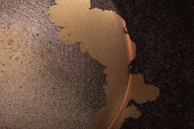 Altın yaldızlı arka plan, parlak parlak ışık konfetisi. Modern sanat. Soyut renkli duvar kâğıdı. Afişler için Sıvı Sanat, ruhani grafik tasarımı.