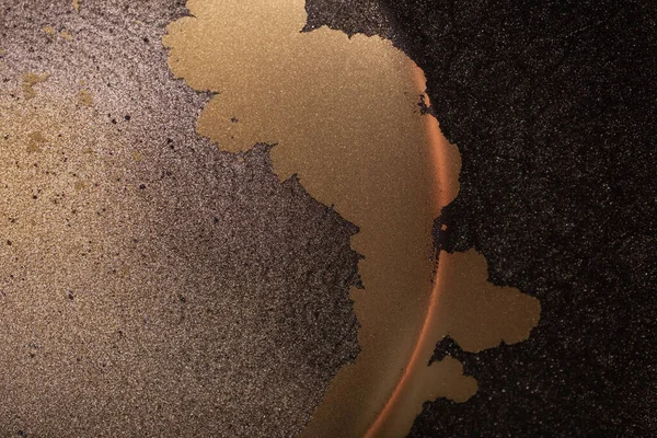 Altın yaldızlı arka plan, parlak parlak ışık konfetisi. Modern sanat. Soyut renkli duvar kâğıdı. Afişler için Sıvı Sanat, ruhani grafik tasarımı.