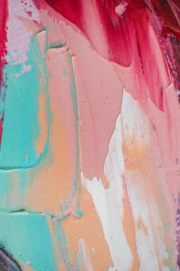 Çok renkli tonlarda yağlı boya. Yağlı boya ve palet bıçağıyla yapılmış bir resmin kavramsal yakın çekimi. Resim yağla boyanmış.. 