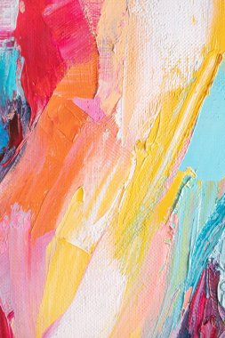 Arka plan akrilikle yazılmış. Renkli tonlarda boyamış. Yağlı boya ve palet bıçağıyla yapılmış bir resmin resmi..