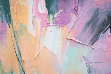 Yağlı boya ve palet bıçağıyla yapılmış bir resmin kavramsal yakın çekimi. Çok renkli tonlarda yağlı boya. Resim yağla boyanmış.. 