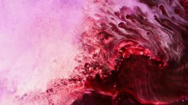 Parlak soyut akışkan sanat geçmişi. Fuşya, pembe, beyaz ve kırmızı renkte yoğun boya dökülür. Mürekkep damlaları olağandışı fantezi köpüğü oluşturur. Canlı doymuş sıvı akışları var. Yüksek kaliteli video tasarımı