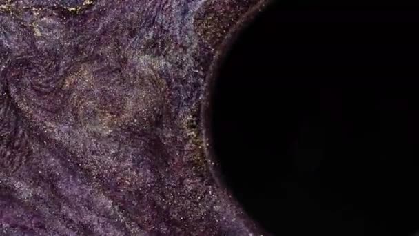 宇宙ブラックホールの周りの多色の宇宙塵の動きに似た輝く抽象的なグランジ背景 ピンク 青インクの塗料の明るい色の流れのオーバーフロー 流体画 — ストック動画