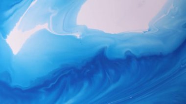 Mavi akrilik sıvı doku. Renkli hareketler. Soyut boya arka planı. Akışkan sanat çizimi videosu, renkli dalgalı soyut akrilik doku. Mavi, siyah ve mavi ile ayrıntılı arkaplan hareketi