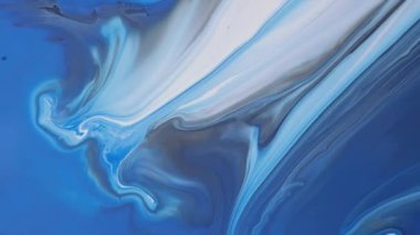 Mavi akrilik sıvı doku. Renkli hareketler. Soyut boya arka planı. Akışkan sanat çizimi videosu, renkli dalgalı soyut akrilik doku. Mavi, siyah ve mavi ile ayrıntılı arkaplan hareketi