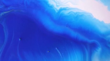 Mavi akrilik sıvı doku. Renkli hareketler. Soyut boya arka planı. Akışkan sanat çizimi videosu, renkli dalgalı soyut akrilik doku. Mavi, siyah ve mavi ile ayrıntılı arkaplan hareketi