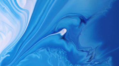 Mavi akrilik sıvı doku. Renkli hareketler. Soyut boya arka planı. Akışkan sanat çizimi videosu, renkli dalgalı soyut akrilik doku. Mavi, siyah ve mavi ile ayrıntılı arkaplan hareketi