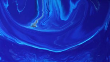 Mavi akrilik sıvı doku. Renkli hareketler. Soyut boya arka planı. Akışkan sanat çizimi videosu, renkli dalgalı soyut akrilik doku. Mavi, siyah ve mavi ile ayrıntılı arkaplan hareketi