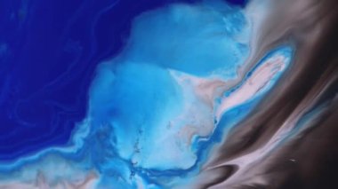 Mavi akrilik sıvı doku. Renkli hareketler. Soyut boya arka planı. Akışkan sanat çizimi videosu, renkli dalgalı soyut akrilik doku. Mavi, siyah ve mavi ile ayrıntılı arkaplan hareketi