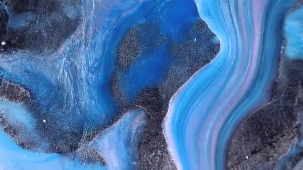 蓝色丙烯酸液体质感 动作五彩斑斓抽象的油漆背景 流畅的艺术绘画视频 抽象的丙烯酸质感与多彩的波浪 详细的背景动议 有蓝色 黑色和黑色 — 图库视频影像