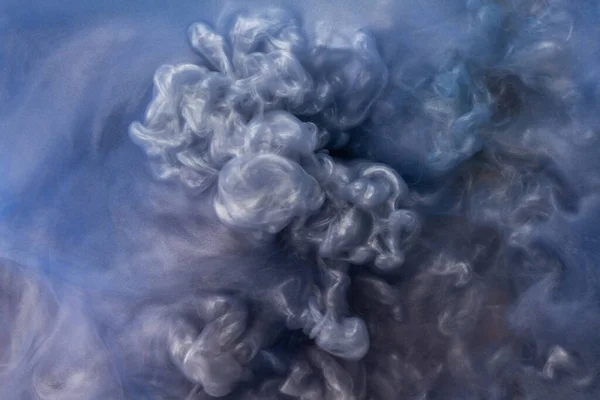 真正的彩绘水落石出 在蓝色背景下孤立的蓝墨水云碰撞 液态大理石图案 现代艺术 摘要流体丙烯酸涂料 — 图库照片