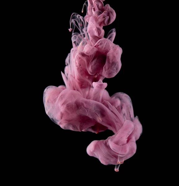 真正的彩绘水落石出 在黑色背景下孤立的粉红墨水云碰撞 液态大理石图案 现代艺术 摘要流体丙烯酸涂料 — 图库照片