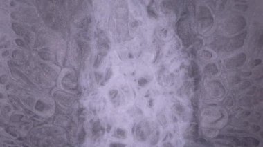 Su dalgalarının, dalgaların, mermerlerin soyut arkaplanı. Güzel sıvı sanat. Akışkan sanat çizimi videosu, renkli dalgalı soyut akrilik doku. Su altında sıvı, derin deniz parçacığı arkaplanı.