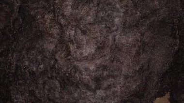 Su dalgalarının, dalgaların, mermerlerin soyut arkaplanı. Güzel sıvı sanat. Akışkan sanat çizimi videosu, renkli dalgalı soyut akrilik doku. Parçacık arkaplanı altında sıvı.