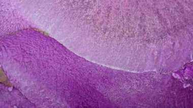 Su dalgalarının, dalgaların, mermerlerin soyut arkaplanı. Güzel sıvı sanat. Akışkan sanat çizimi videosu, renkli dalgalı soyut akrilik doku. Pembe rengin içinde parıldayan parıltı..