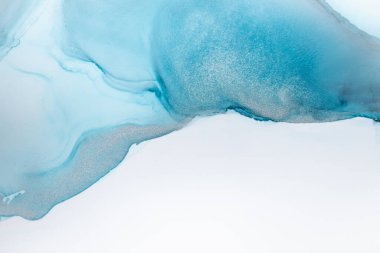 Alkol mürekkebi, soyut resim, modern sanat. Mürekkep, boya, soyut yaratıcı grunge arka plan. Alkol mürekkebi resmine yakın çekim. Yarı saydam renk akımları, soyut sıvı sanat.