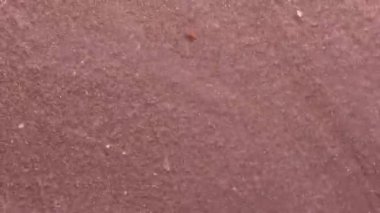 Renkli soyut sıvı tasarım arka planı. Akışkan sanat çizimi, akrilik doku ve akışkan bir etki. Sıvı boya arka planı. Mavi, mor ve sarı taşan renklerle sanatsal hareket.