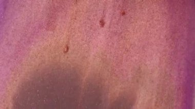 Renkli soyut sıvı tasarım arka planı. Akışkan sanat çizimi, akrilik doku ve akışkan bir etki. Sıvı boya arka planı. Mavi, mor ve sarı taşan renklerle sanatsal hareket.