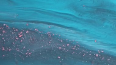 Soyut sıvı sanat akrilik dokuyu akışkan bir efektle çiziyor. Mor, mavi ve beyaz renkli sanatsal arka plan hareketi. Sıvı boya arka planda sıçrama ve girdapla karışır.. 