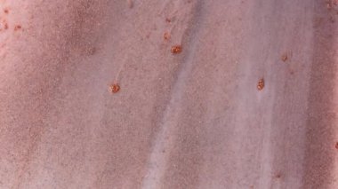 Renkli soyut sıvı tasarım arka planı. Akışkan sanat çizimi, akrilik doku ve akışkan bir etki. Sıvı boya arka planı. Mavi, mor ve sarı taşan renklerle sanatsal hareket.