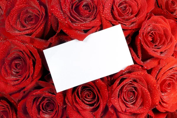 Cartão de papel e buquê de rosas Valentine — Fotografia de Stock