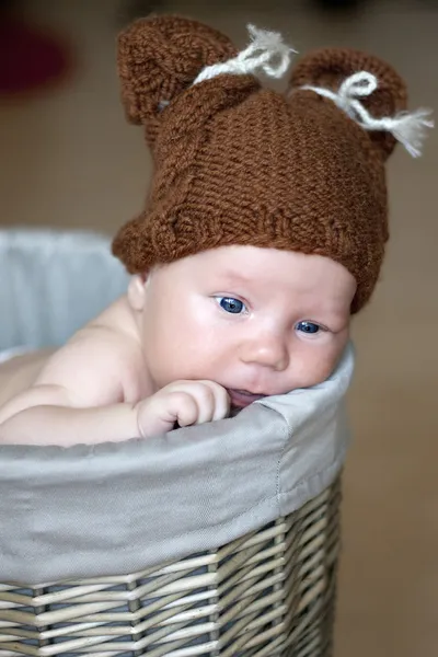 Newborn baby in a basket — Stock Photo, Image