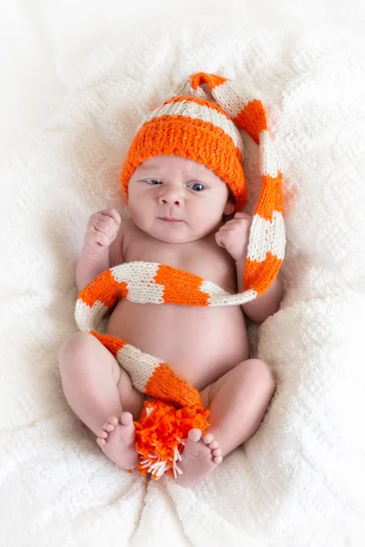 Nyfödda i bära hatt — Stockfoto