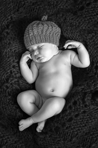 नवजात बाळ काळा आणि पांढरा फोटो — स्टॉक फोटो, इमेज