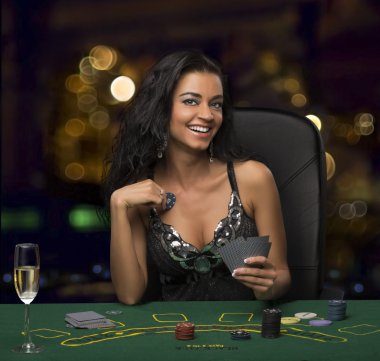 casinoda oynarken, bokeh esmer kız