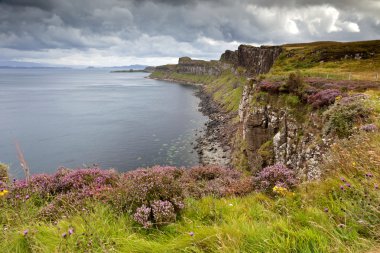 kayalıklardan yakınındaki kilt kaya şelale, Isle of skye, İskoçya, Birleşik Krallık