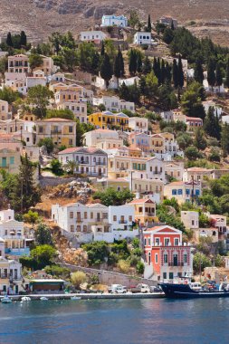 simi Adası, Yunanistan'ın renkli evlerde