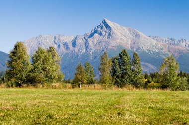 yüksek tatras ve pik krivan Dağları üzerinde göster