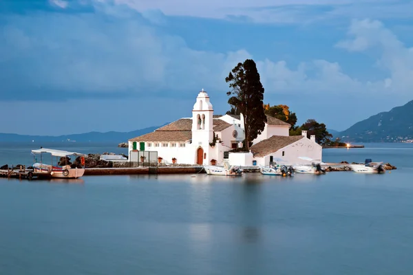 Mosteiro de Vlacherna ao nascer do sol, Corfu, Grécia — Fotografia de Stock