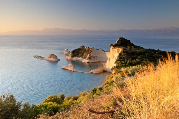 Cape Drastis ao pôr do sol, ilha de Corfu, Grécia — Fotografia de Stock