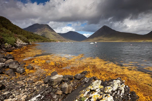 Loch slapin a beinn na cro, Aberdeen, Skotsko, Velká Británie — Stock fotografie