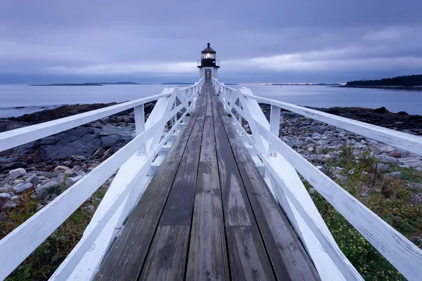 Port clyde - marshall punkt latarni morskiej na zachód słońca, maine, Stany Zjednoczone Ameryki — Zdjęcie stockowe