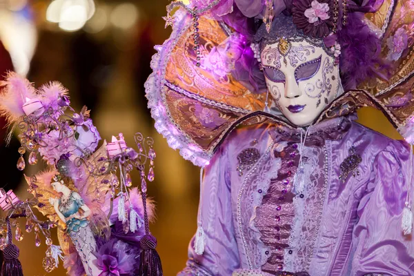 Karnevalová maska v Benátkách, Itálie — Stock fotografie